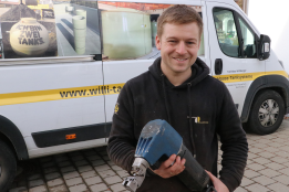 Geschäftsführer Christian Willberger mit Trumpf-Nibbler